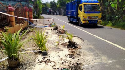 Baru Berjalan 4 bulan, Proyek Pembangunan Jalan Ngampon-Bendo Kembali Rusak