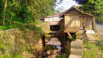 Bangunan Di Atas Aliran Sungai