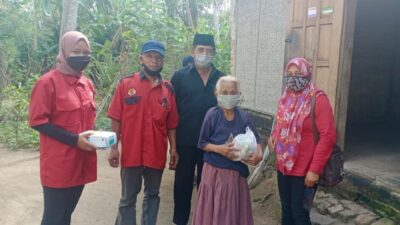 Peringati HUT RI Ke-76, DPC PDIP Trenggalek Bantu 1000 Paket Sembako Untuk Warga Isoman