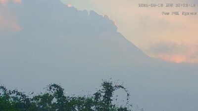 Gunung Merapi Kembali Erupsi, Sempat Luncurkan Awan Panas Sejauh 3,5 Km