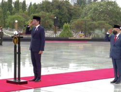 Peringati Hari Pahlawan, Jokowi: Pandemi Kita Lalui Berkat Para Pejuang