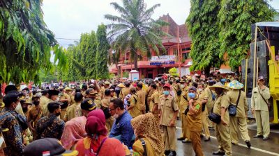 Tolak Perpres Nomor 104 Tahun 2021, Ribuan Perangkat Desa Turun Ke Jalan