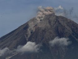 Aktivitas Semeru Meningkat, Warga Diimbau Jauhi Radius 5 KM