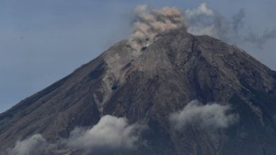 Aktivitas Semeru Meningkat, Warga Diimbau Jauhi Radius 5 KM