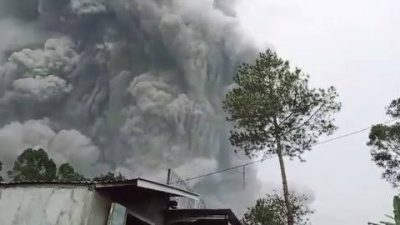 Korban Akibat Awan Panas Erupsi Gunung Semeru Dirawat Di Puskesmas
