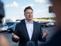 Elon Musk Kejutkan Publik Dengan Jual Sebagian Besar Saham di Tesla