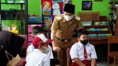 Bupati Arifin Tinjau Lounching Vaksinasi Siswa SD di Trenggalek