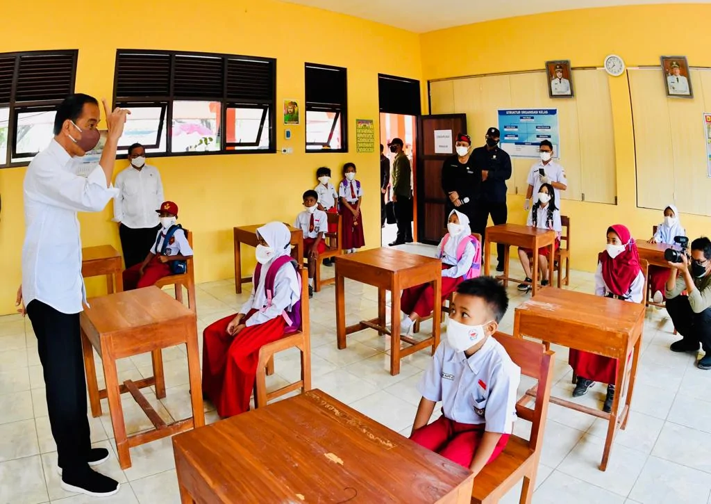 Monitoring Lapangan, Presiden Jokowi Tinjau Langsung Vaksinasi Anak di Grobogan