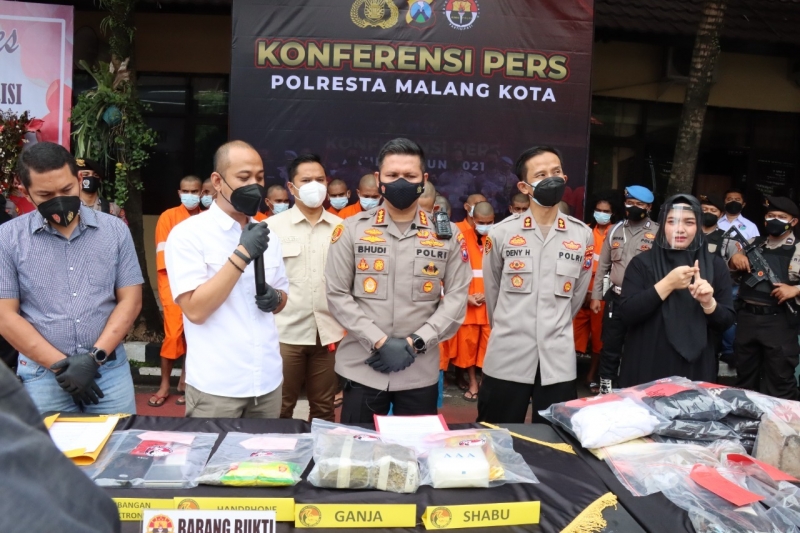 Satresnarkoba Polresta Malang Bongkar Kasus Peredaran Narkoba 2,5 Kg