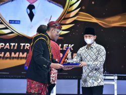 Bupati Arifin Raih Penghargaan Dari JTV