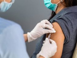 Kemenkes Tegaskan Vaksinasi Covid-19 Tak Batalkan Puasa