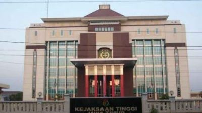 Terjerat Kasus Korupsi, Pimpinan Bank Jatim Cabang Syariah Sidoarjo Ditahan Kejati Jatim