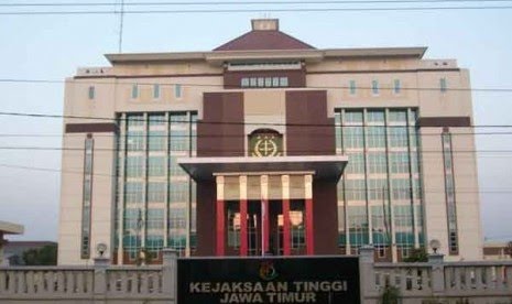 Terjerat Kasus Korupsi, Pimpinan Bank Jatim Cabang Syariah Sidoarjo Ditahan Kejati Jatim