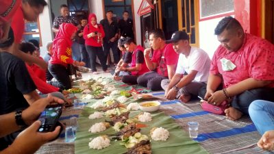 DPC PDI Perjuangan Trenggalek Gelar Bakar Ikan