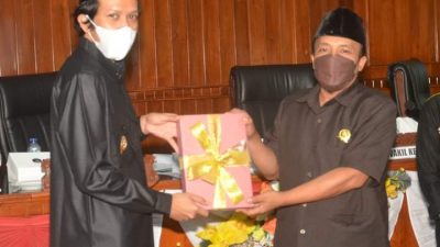 Wabup Trenggalek Sampaikan Raperda Pertanggung Jawaban APBD 2021