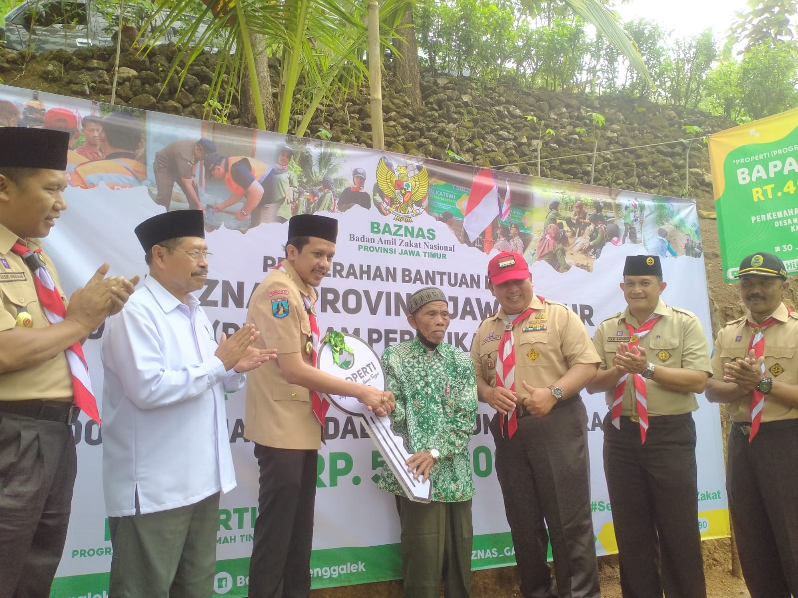 Baznas Jatim, Baznas Trenggalek dan Kwarcab Trenggalek Gelar Bedah Rumah dan Bantuan Modal UMKM