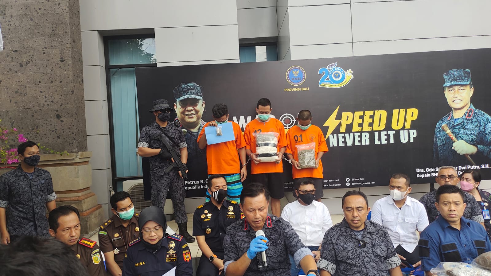 BNNP Bali Ringkus 5 Tersangka Kejahatan Narkoba
