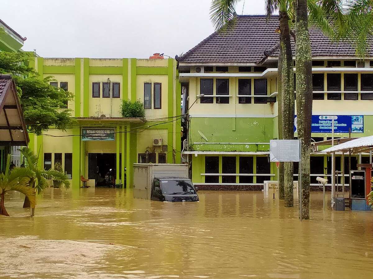 RSUD Trenggalek Dilanda Banjir, Seluruh Pasien Dipindahkan Ke Lantai 2 dan 3