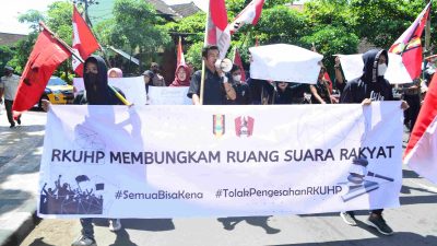 GMNI Dan IMM Trenggalek Gelar Demo, Tolak Sejumlah Pasal Bermasalah Dalam Draf RKUHP