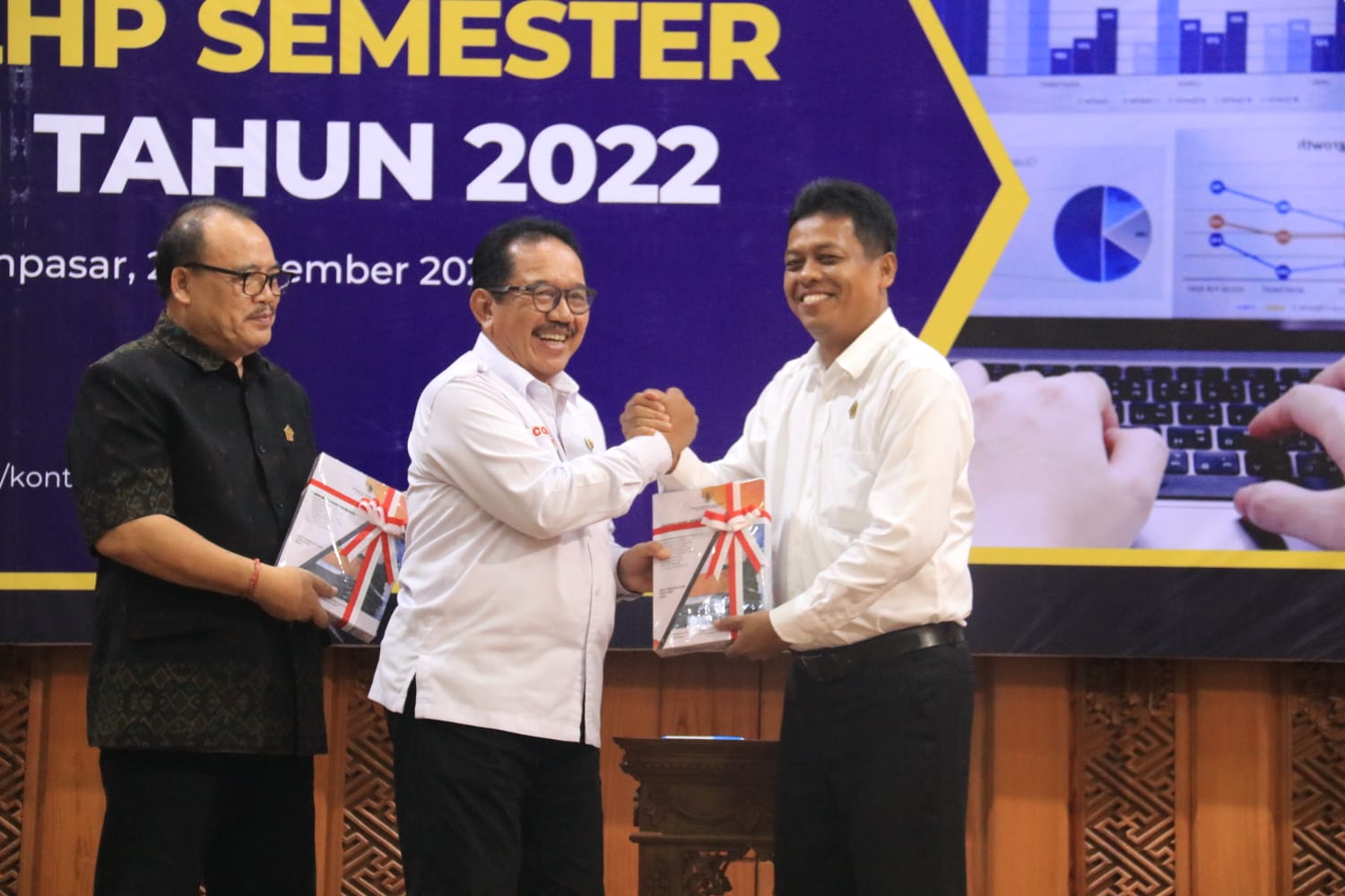 Wagub Bali Terima LHP BPK Semester II