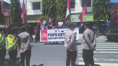 Aliansi Mahasiswa Trenggalek Demo Tolak Perppu Cipta Kerja