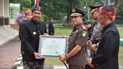 Pimpin Upacara Harjasda, Bupati Muhdlor Sampaikan Rasa Hormat Pada Para Pejuang Dan Bupati Sebelumnya