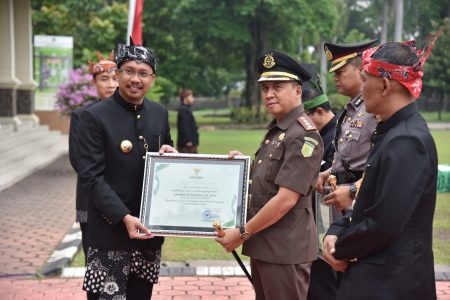 Pimpin Upacara Harjasda, Bupati Muhdlor Sampaikan Rasa Hormat Pada Para Pejuang Dan Bupati Sebelumnya