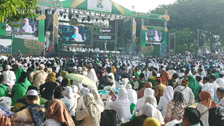 Jutaan Warga Nahdliyin Dari Berbagai Daerah Padati Peringatan 1 Abad NU di GOR Sidoarjo