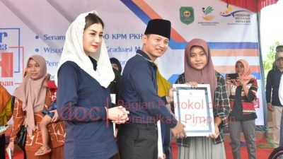 11 Wanita Asal Kecamatan Karangan Keluar Dari KPM PKH, Bupati Arifin Beri Apresiasi