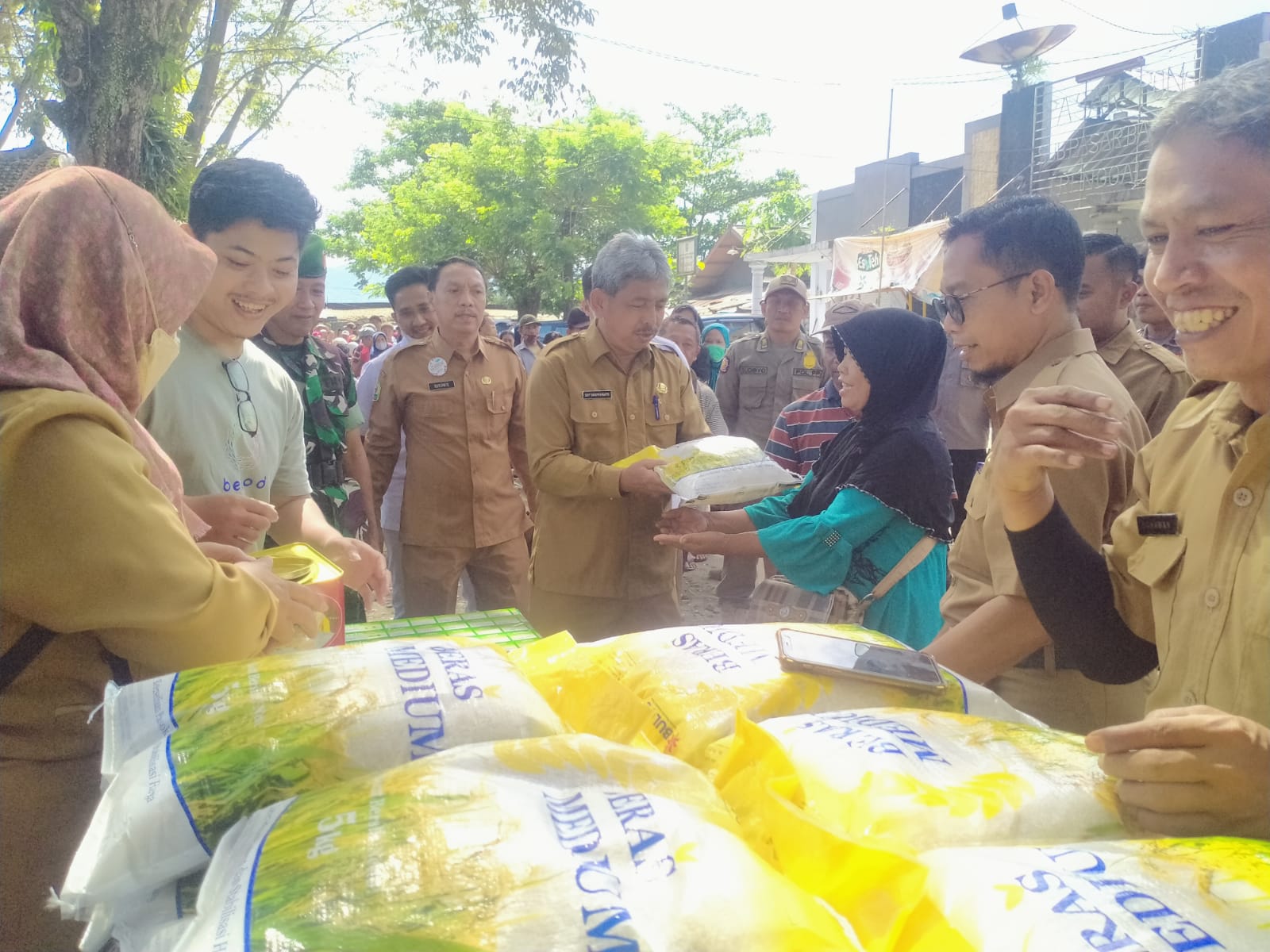 Harga Beras Melambung, Pemkab Trenggalek dan Bulog Jual Beras Murah