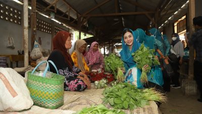 Pastikan Pasar Bebas Sampah, Novita Tinjau Pasar