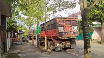 Truk Muatan Di Atas 8 Ton Bandel Melintas, Wakil Rakyat Ngadu ke Polisi