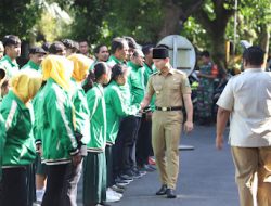 Bupati Arifin Lepas Kontingen KORMI dan Karang Pamitran