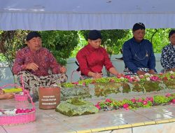 Upacara Adat Dam Bagong, Bupati Arifin Ziarah ke makam Menak Sopal dan Larung Kepala Kerbau