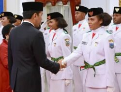 Ini Dia Sosok Lilly Indiani Pembawa Baki Paskibraka pada HUT ke-78 RI di Istana Merdeka