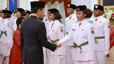 Ini Dia Sosok Lilly Indiani Pembawa Baki Paskibraka pada HUT ke-78 RI di Istana Merdeka