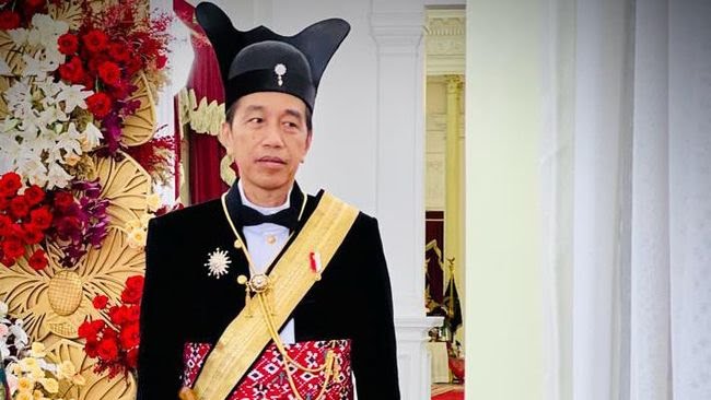 Jokowi Hadir dalam Upacara 17 Agustus 2023 dengan Balutan Baju Raja Pakubuwono Surakarta