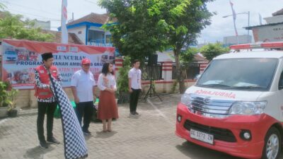 Peluncuran program layanan ambulan gratis untuk masyarakat yang digelar di pelataran kantor PMI Trenggalek pada Rabu (24/01/2024)