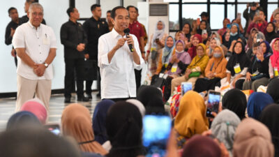 Presiden Jokowi Jamin Pasokan Bantuan Pangan untuk Masyarakat