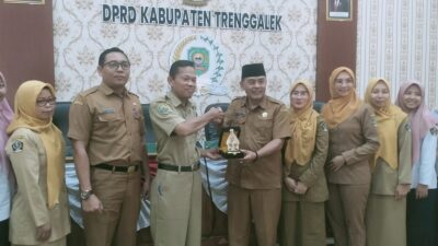 Sikapi Permenpan 11 Tahun 2024, Sekwan DPRD Kabupaten Blitar Studi Ke Trenggalek