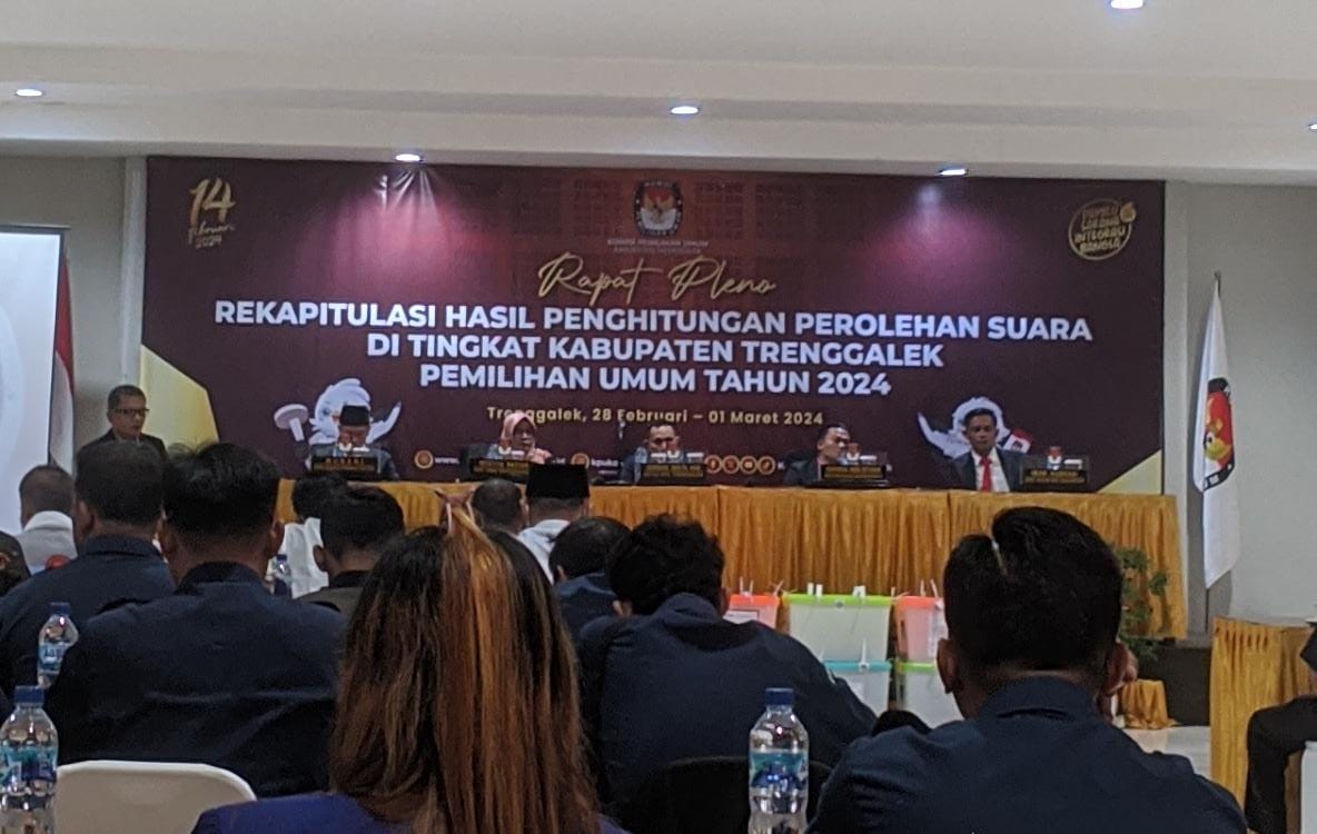 KPU Trenggalek Gelar Rapat Pleno Rekapitulasi Hasil Pemilu 2024 Tingkat Kabupaten