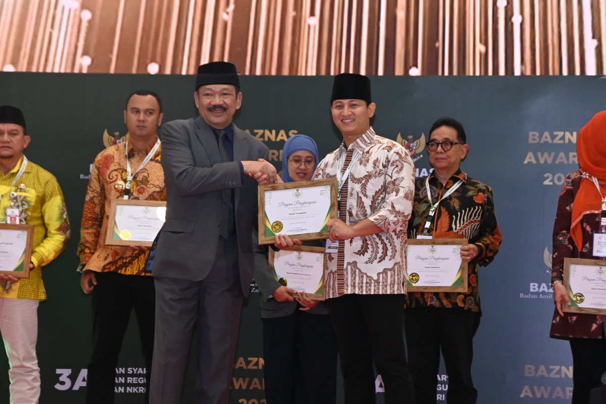 Bupati Arifin dan BAZNAS Trenggalek Raih Penghargaan BAZNAS Award