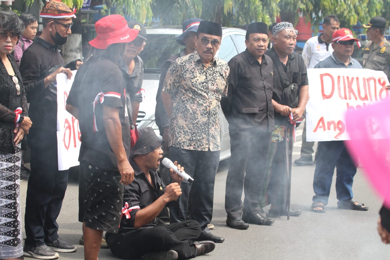 Ketua DPRD Trenggalek Terima Aspirasi Aksi Damai Soal Hak Angket