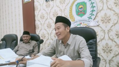 Pranoto (kanan) ketua komisi III DPRD Trenggalek