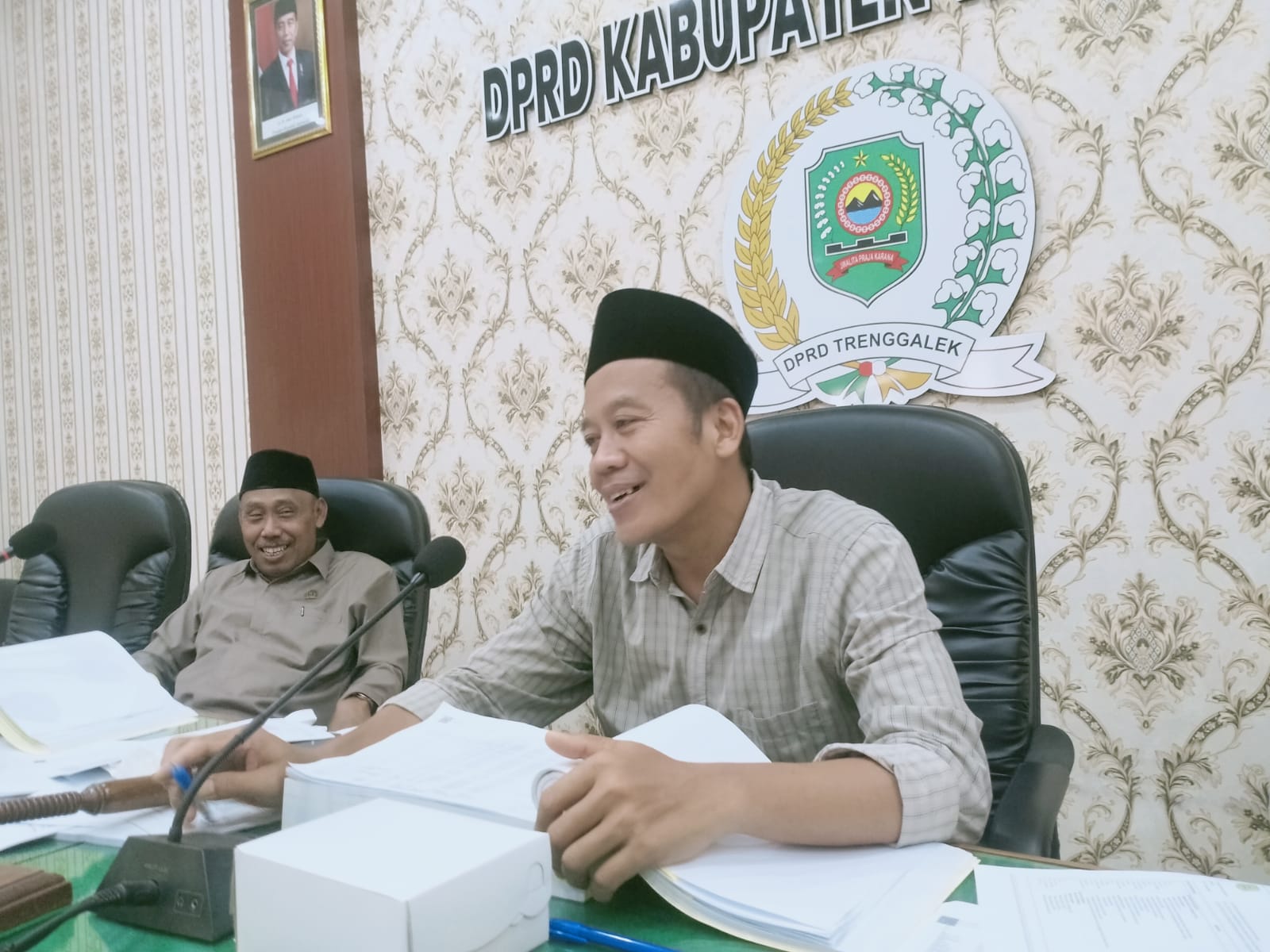 Pranoto (kanan) ketua komisi III DPRD Trenggalek