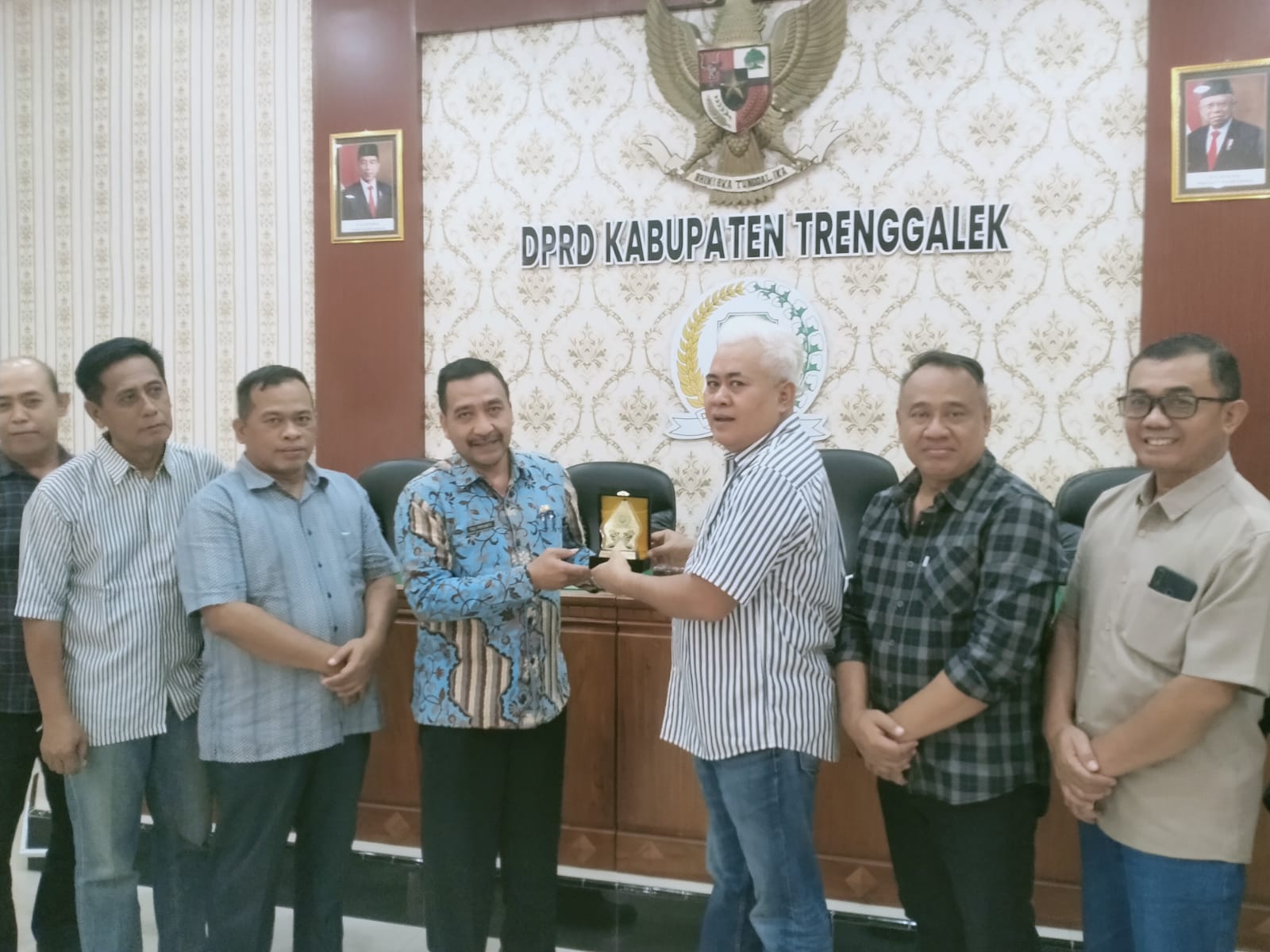 Komisi D DPRD Kabupaten Madiun saat berada di gedung DPRD Trenggalek