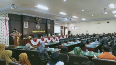 Bupati Arifin saat di ruang rapat Paripurna gedung DPRD Trenggalek