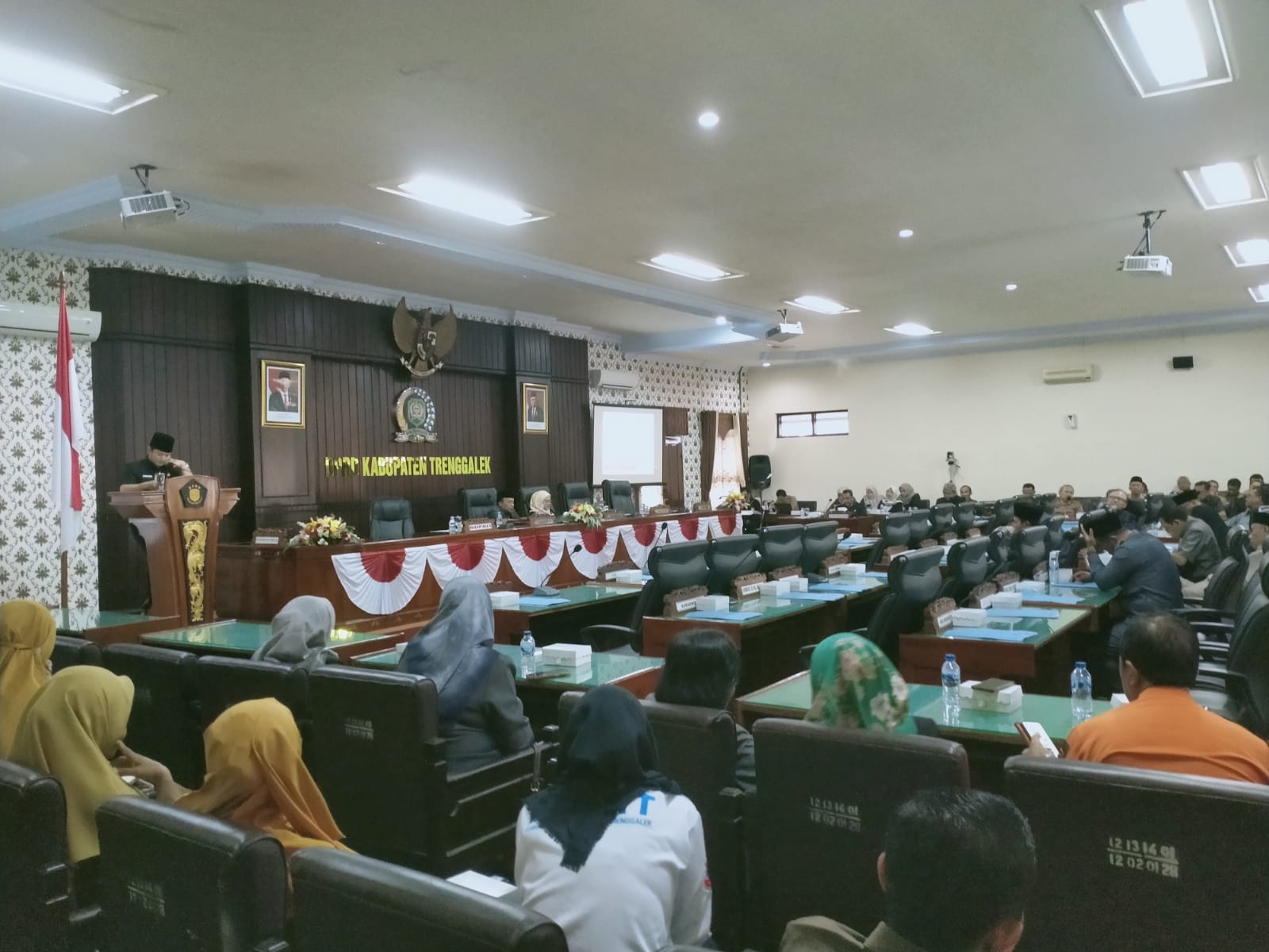 Bupati Arifin saat di ruang rapat Paripurna gedung DPRD Trenggalek