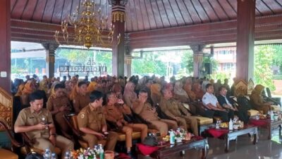 Bupati Mojokerto, Ikfina Fahmawati, meluncurkan program Pesiar (Petakan, Sisir, Advokasi, dan Registrasi) BPJS Kesehatan