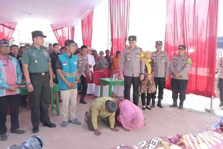 Kapolres Lamongan Resmikan Bedah Rumah Milik Warga Nguwok Modo, Ini Pesan AKBP Bobby